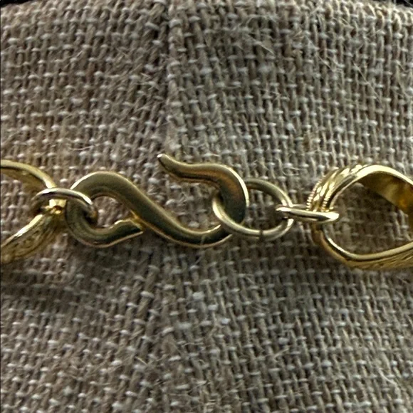 Kenneth Jay Lane Textured Gold Medallion Necklace vintage - Picture 5 of 8